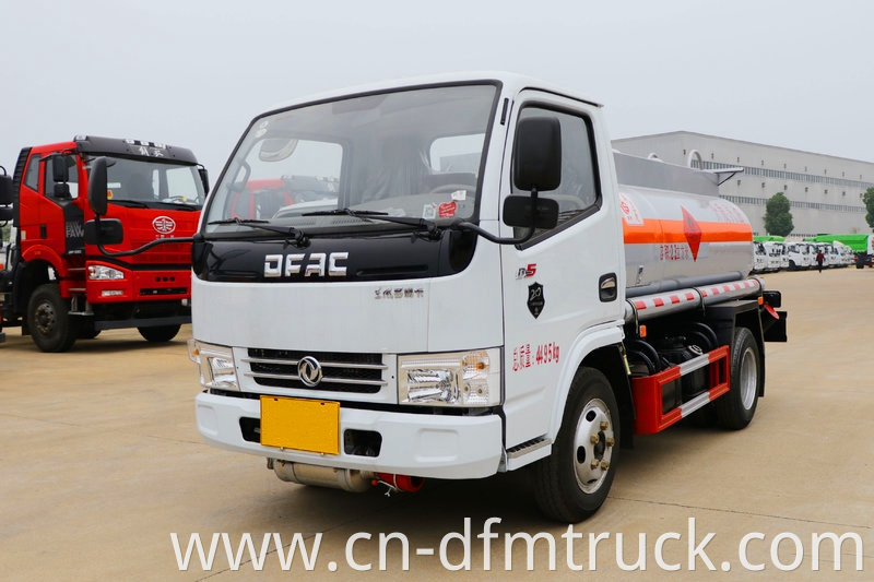 Dongfeng Dollicar D5 88 Hp 4x2 Fuel Tank Truck